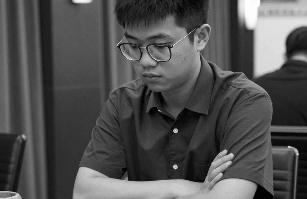 Nepomniachtchi bóp nghẹt Carlsen rồi thắng Sindarov bằng đồng hồ: Ba điểm mang dáng dấp phong độ Nepomniachtchi bóp nghẹt Carlsen rồi thắng Sindarov bằng đồng hồ: Ba điểm mang dáng dấp phong độ