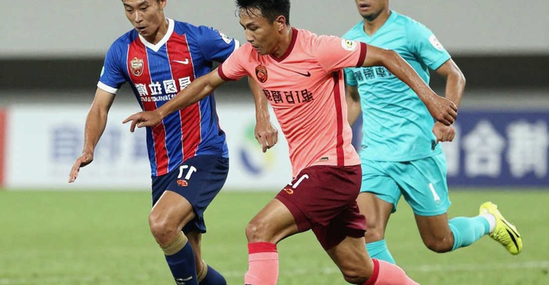 Băng đội trưởng trên tay Nguyễn Xuân Son: quyết định nhân sự thực dụng của tuyển Việt Nam