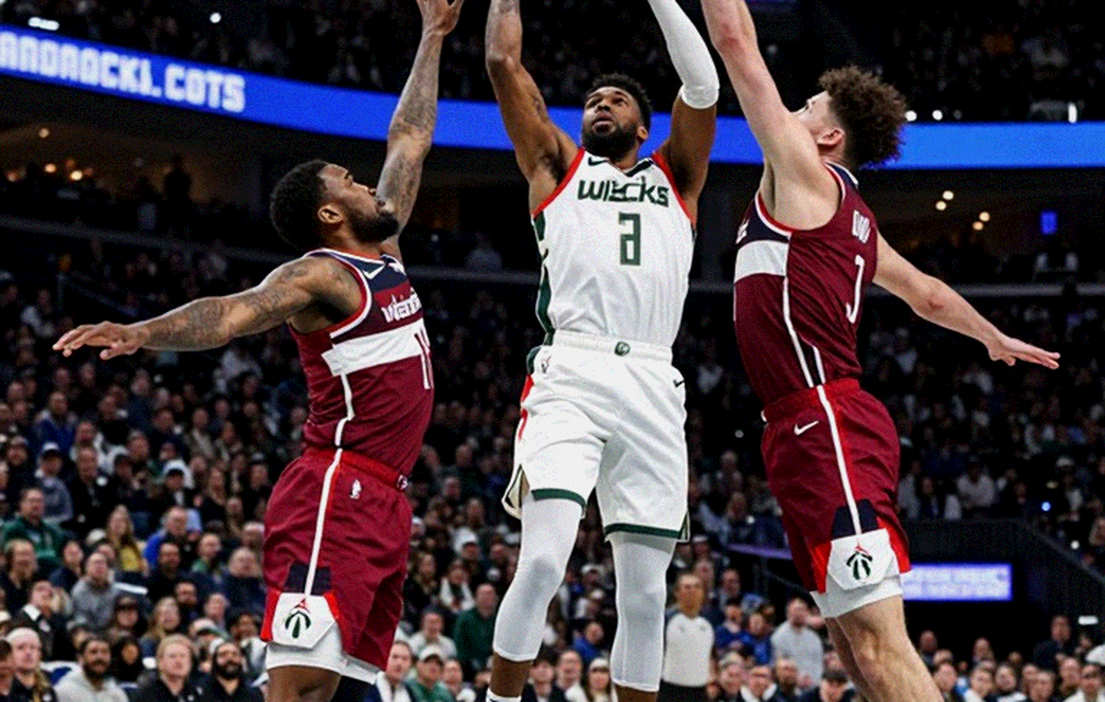 Scottie Thompson: May mắn được chơi cùng hai GOAT của tôi Scottie Thompson: May mắn được chơi cùng hai GOAT của tôi