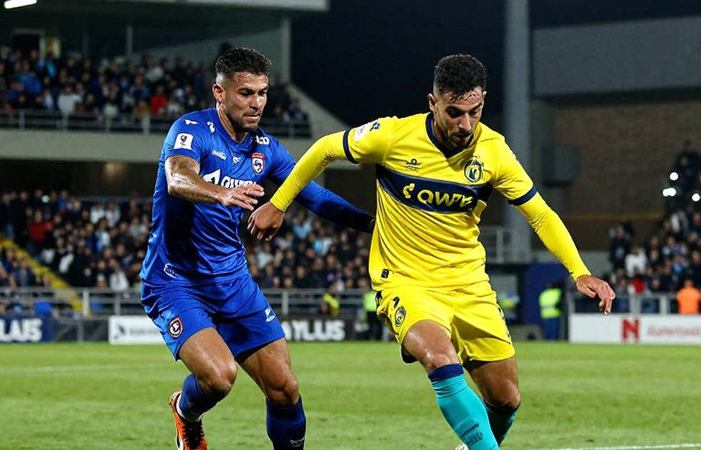 Five Saves Inside the Box: Teja Paku Alam and How Persib Bandung Chose Where to Fall in Seoul Five Saves Inside the Box: Teja Paku Alam and How Persib Bandung Chose Where to Fall in Seoul